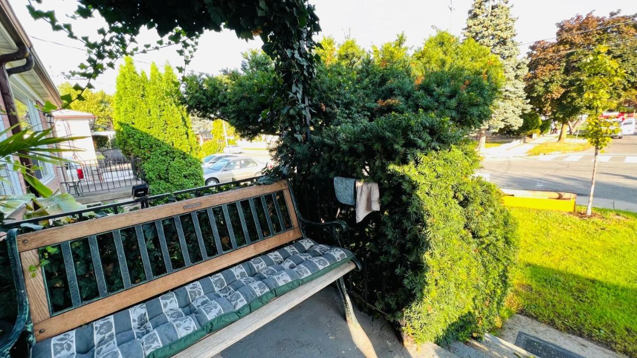 Toronto Bed & Breakfast - Free Parking מראה חיצוני תמונה