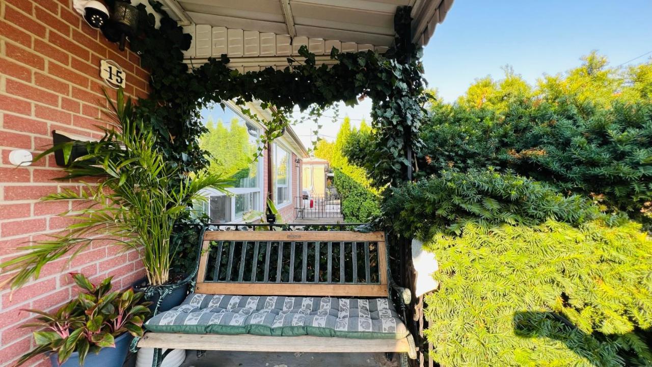 Toronto Bed & Breakfast - Free Parking מראה חיצוני תמונה